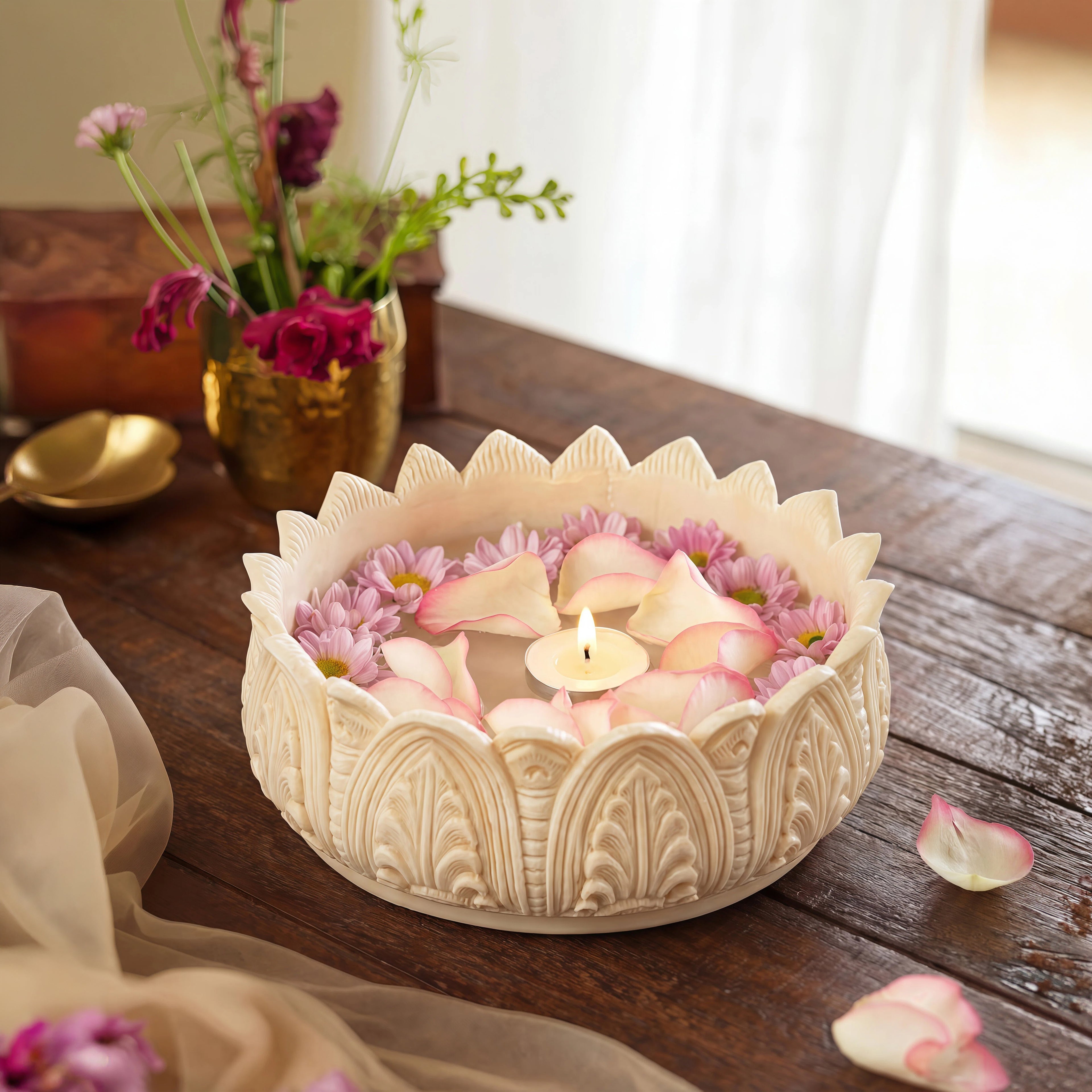Lotus bloom Urlis 9 inch