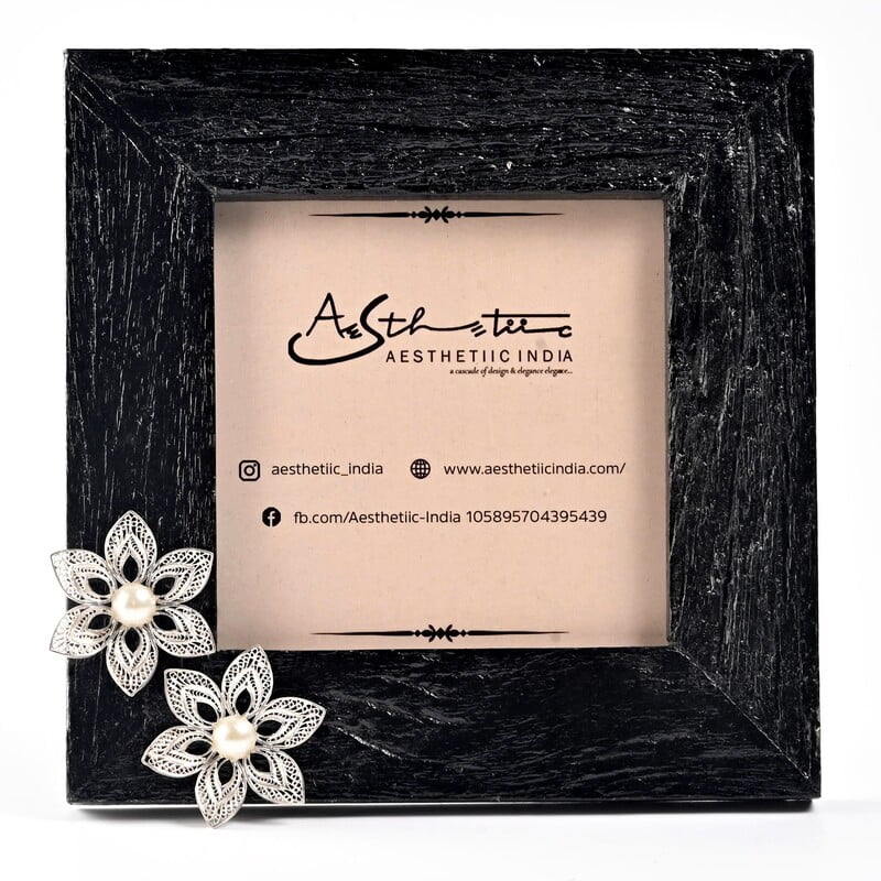 Sheeny Flowers with Filigree Work Silver Photo Frame