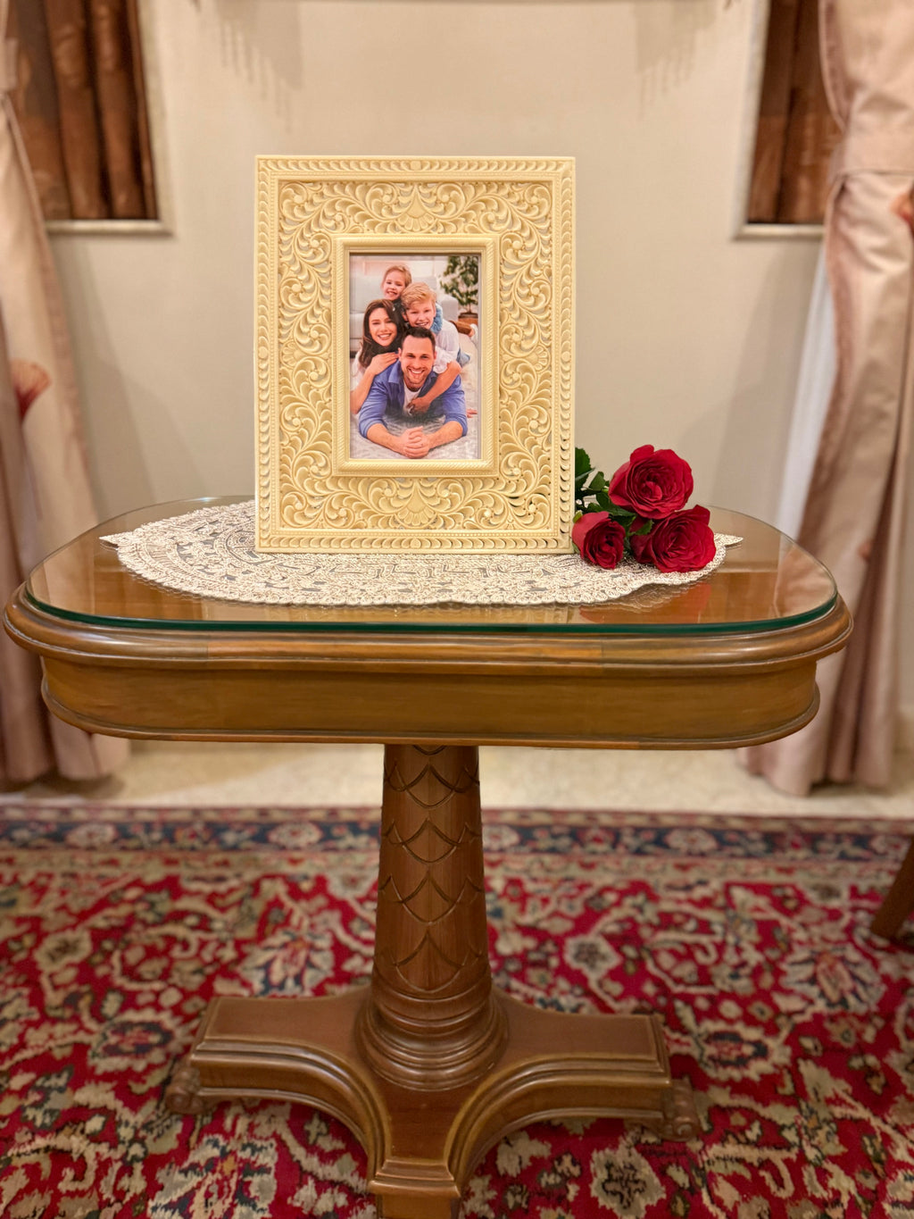 Ivory Look-Alike Royal Heritage Photo Frame