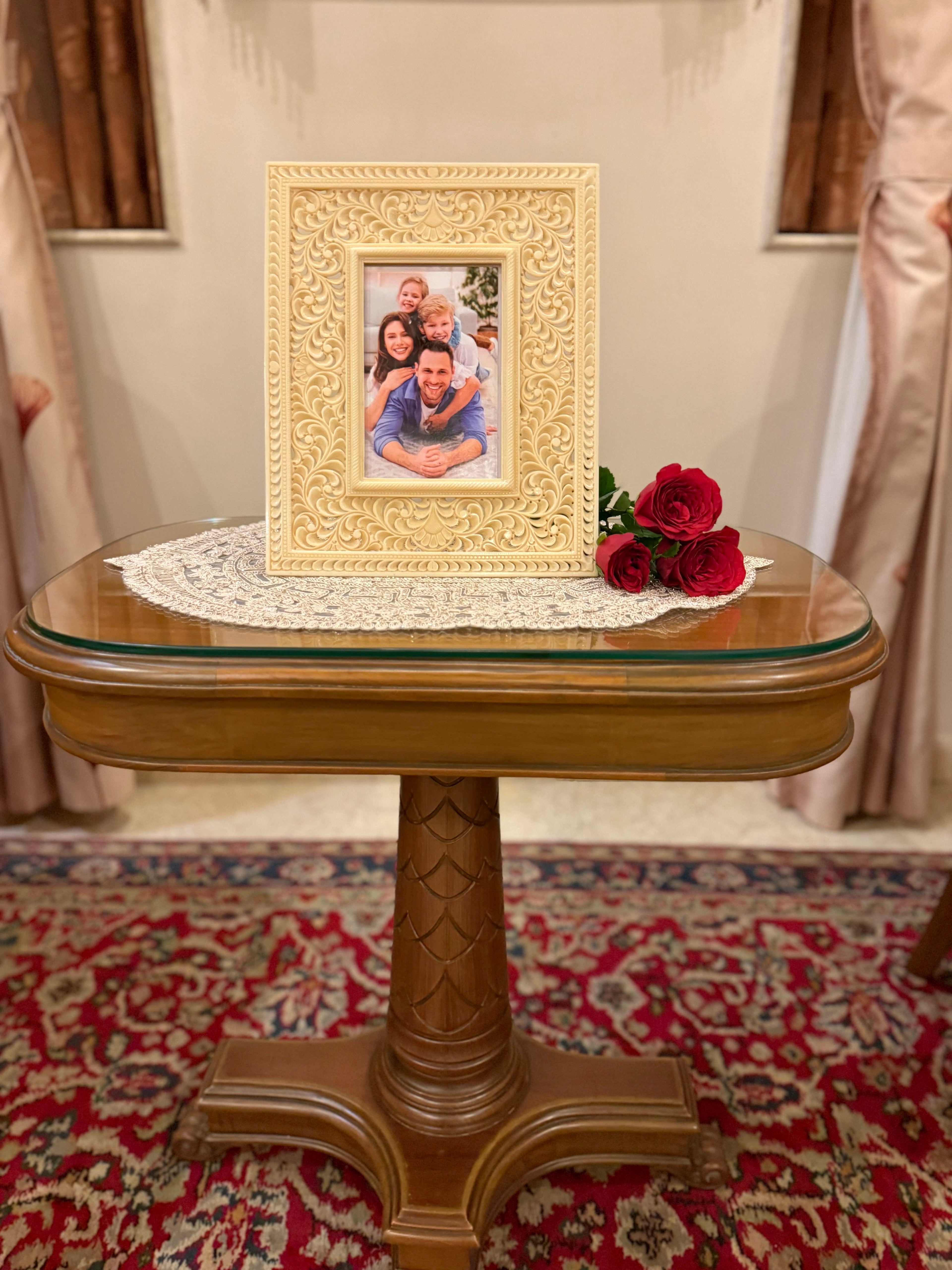 Ivory Look-Alike Royal Heritage Photo Frame