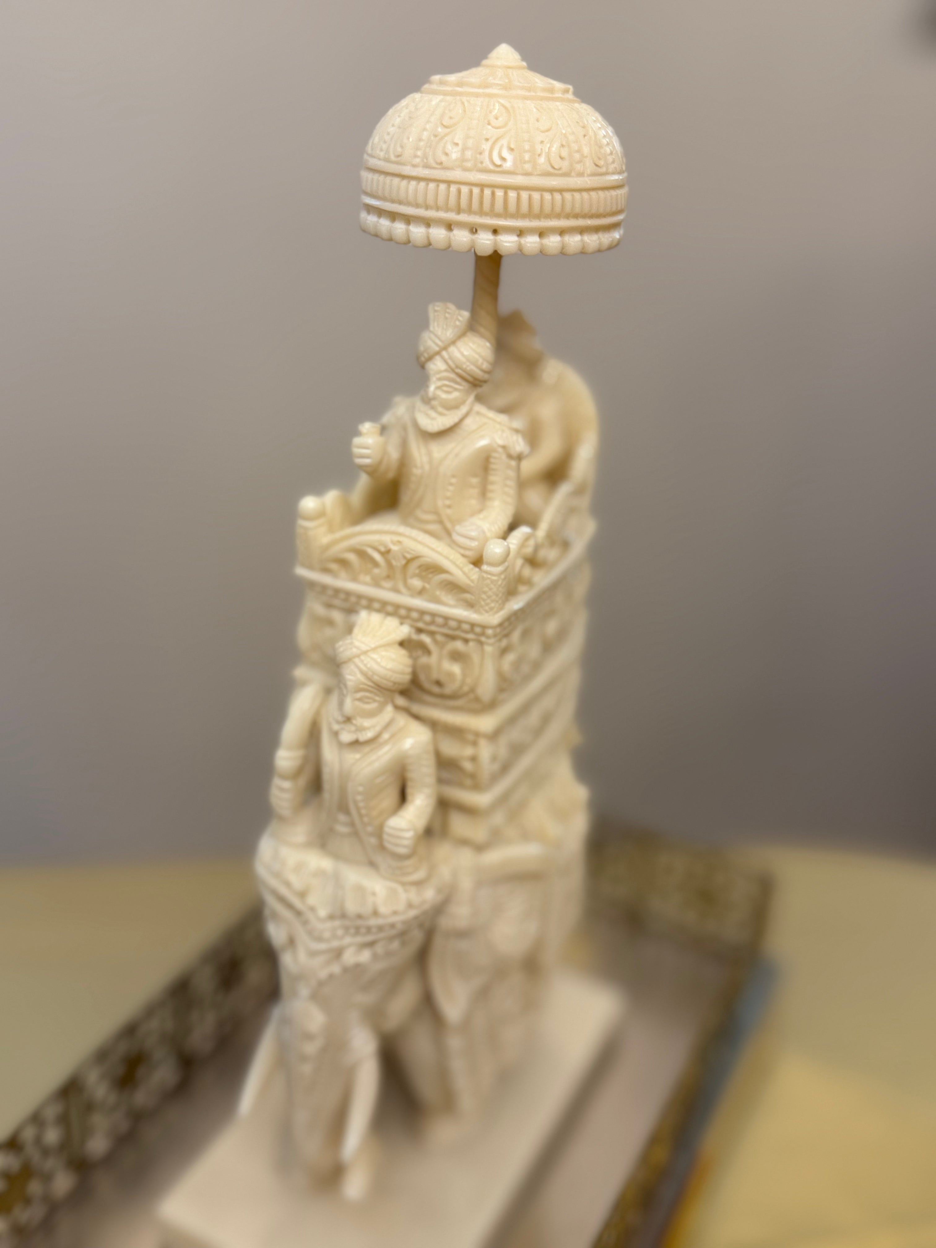 Ivory Look Alike Dome Hauda