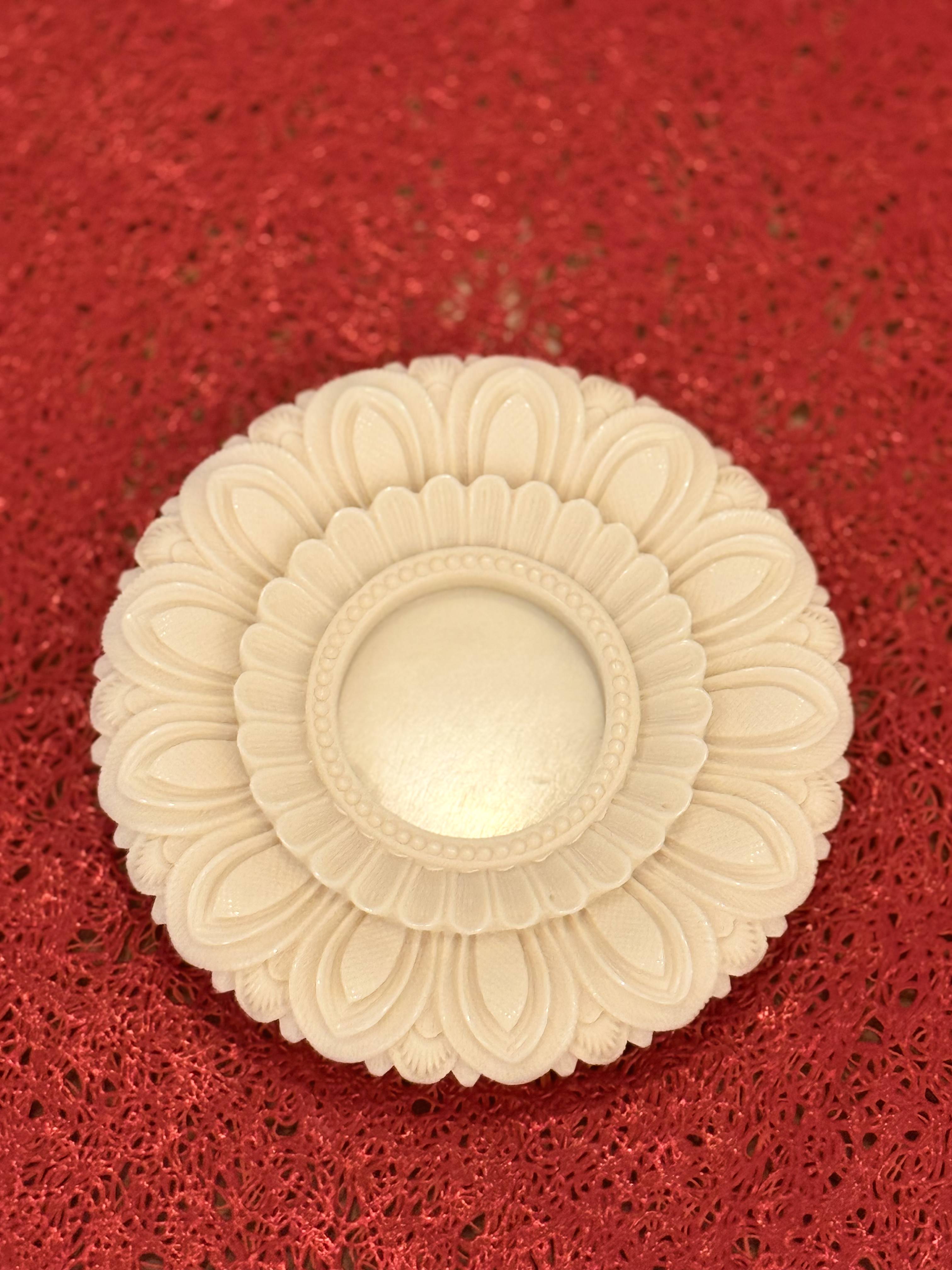 Ivory Look-Alike Sunflower Tealight Holder