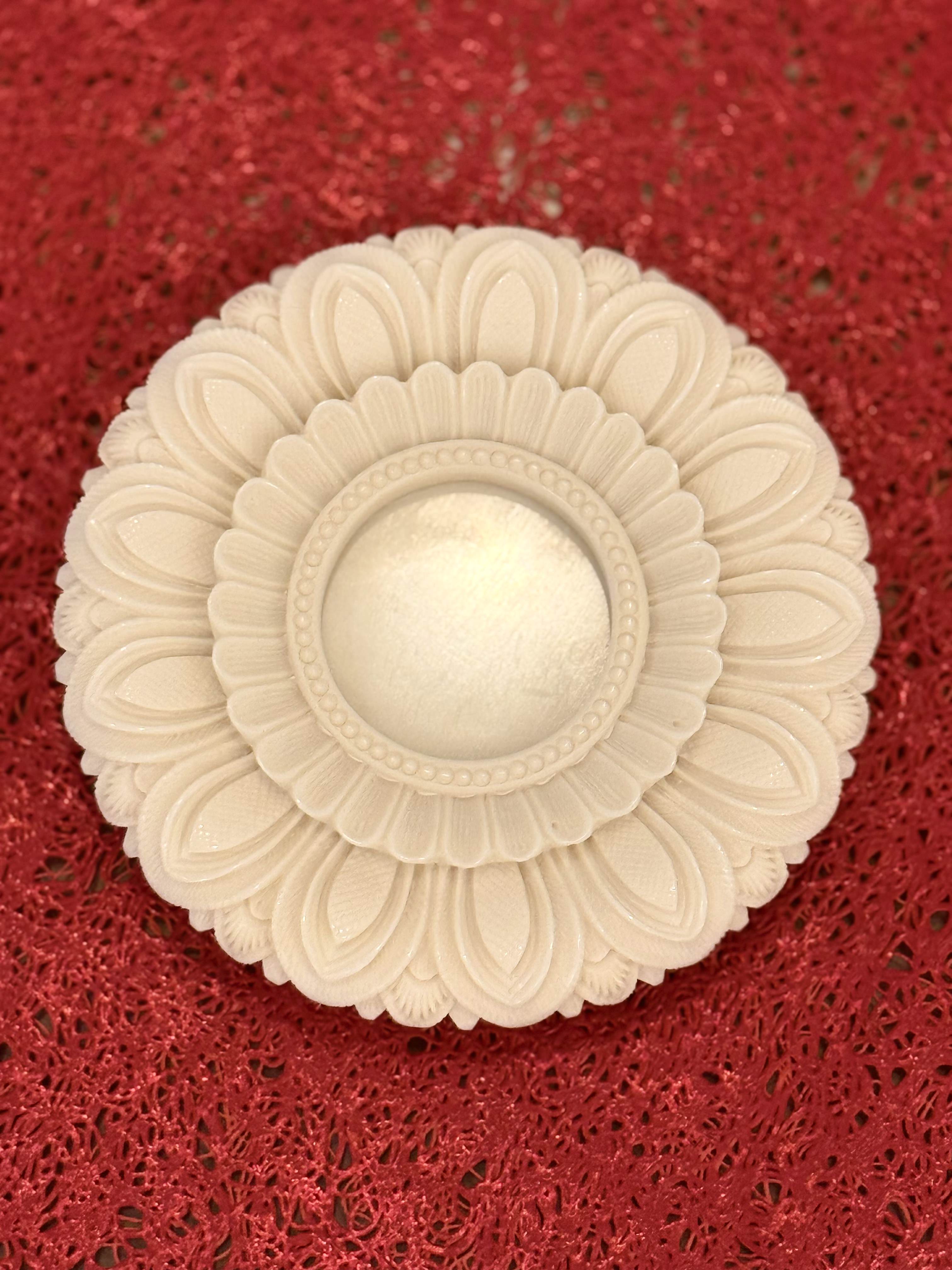 Ivory Look-Alike Sunflower Tealight Holder